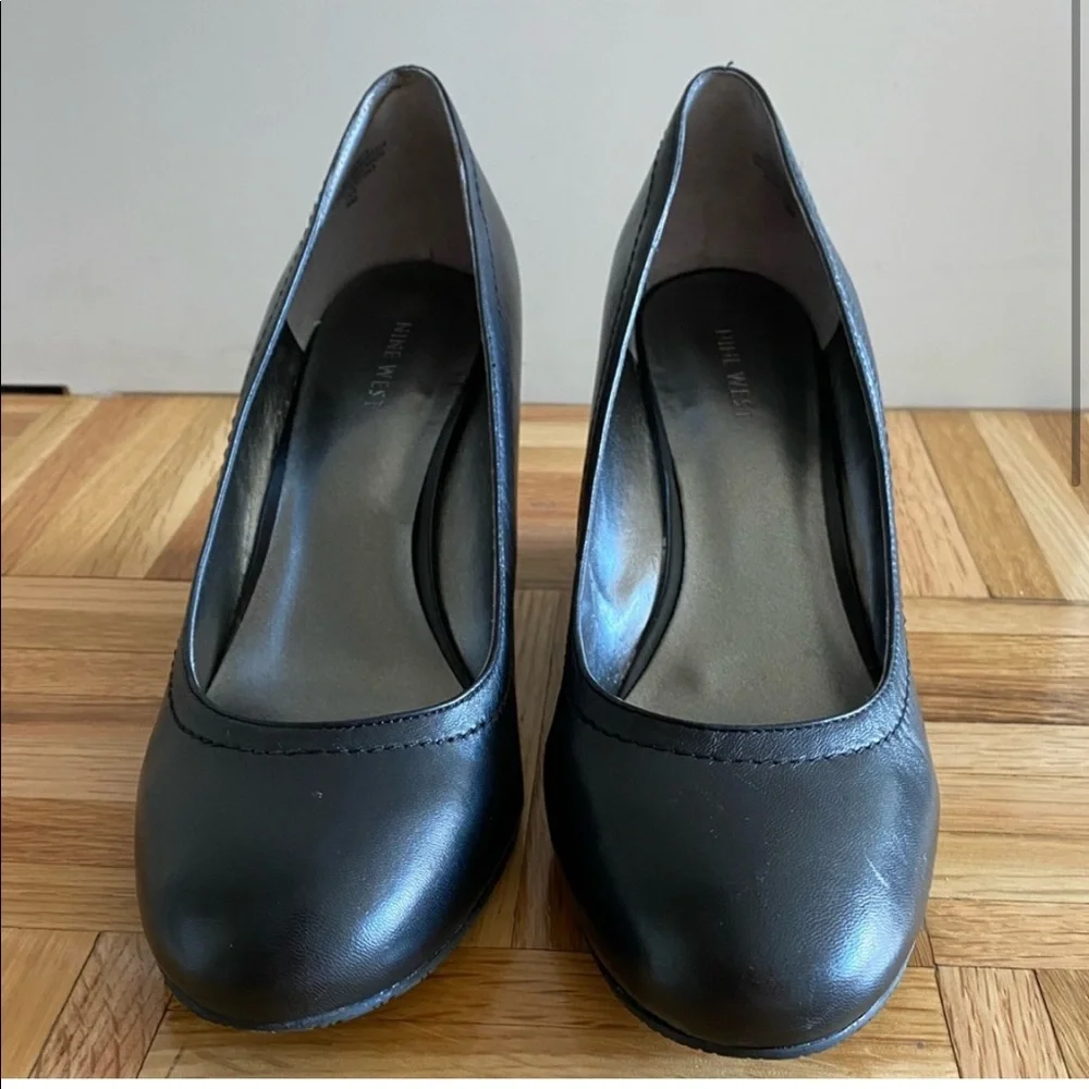 Nine West Women’s shoes Size 9 Minor damage inside the sole only..